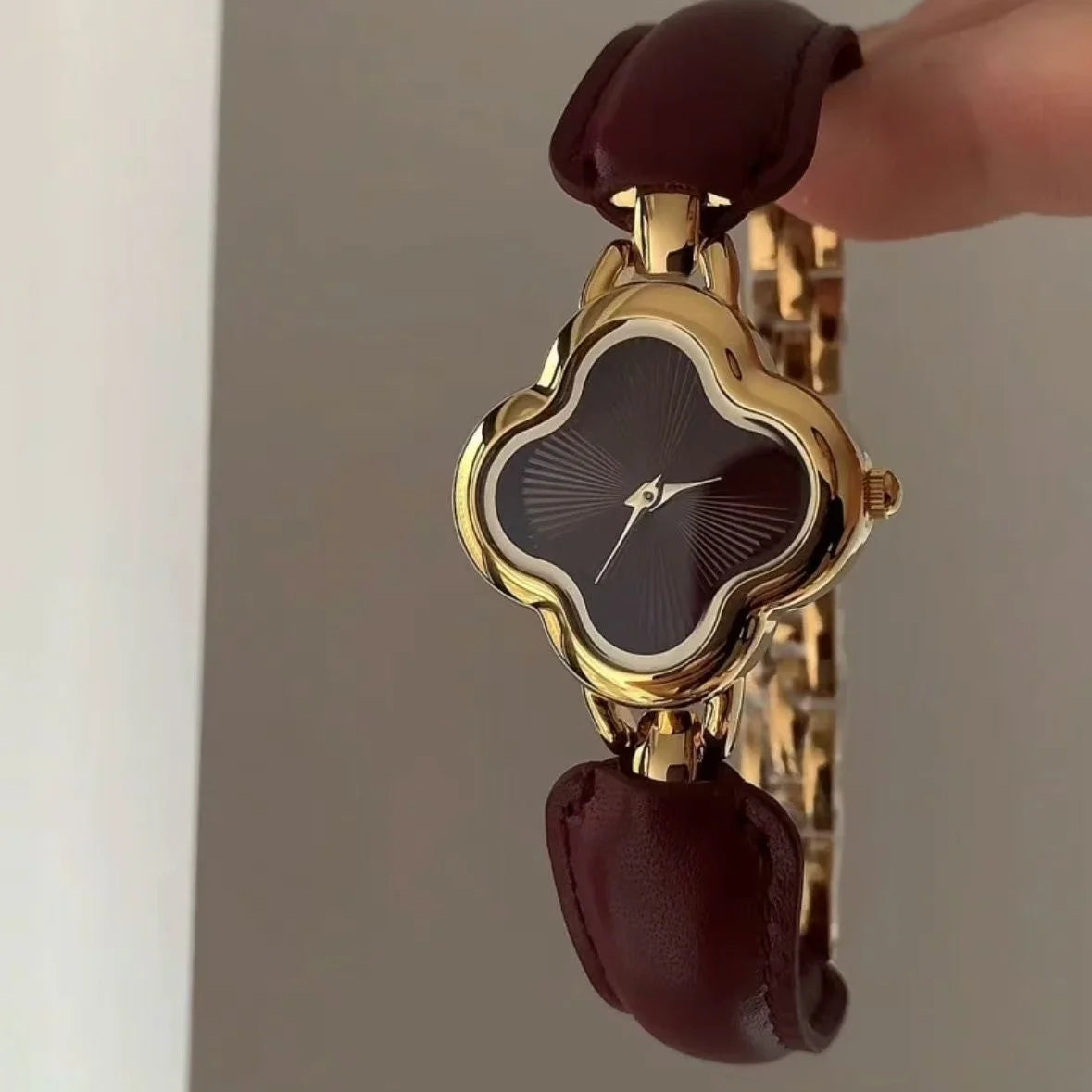 Ladies' quartz watches