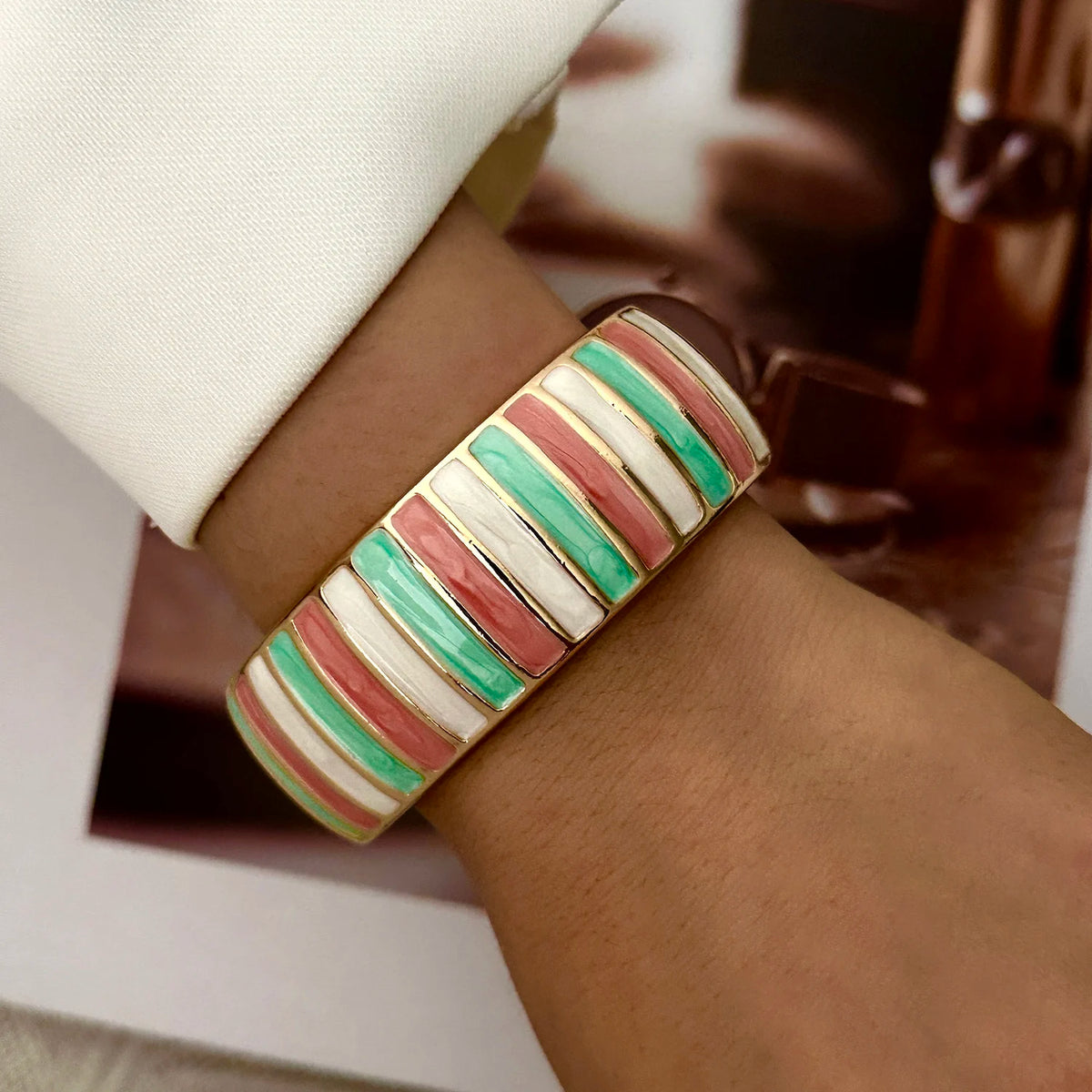 Sweet Pink Enamel Dropped Glaze Flower Texture Bracelet For Women Retro Leaf Star Floral Embossed Zircon Bangle Party Jewelry