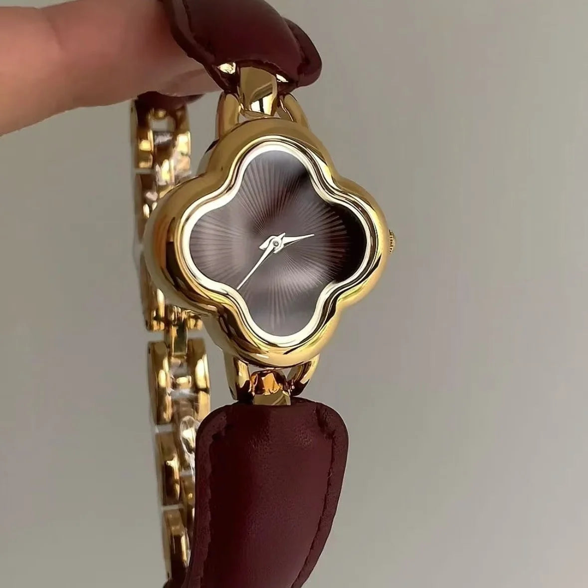 Ladies' quartz watches