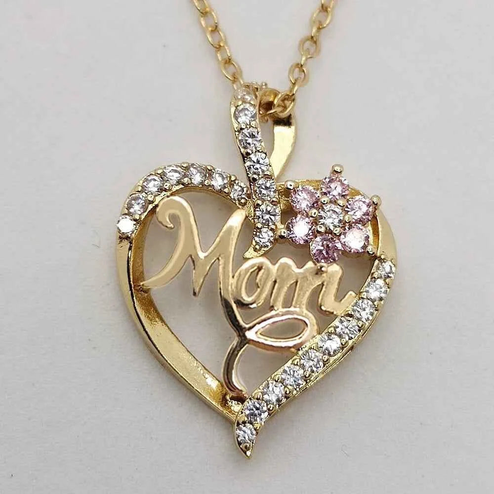 Mom Heart Necklace, Rhinestone Heart Pendant, Perfect Mother's Day Gift & Light Luxury Clavicle Chain