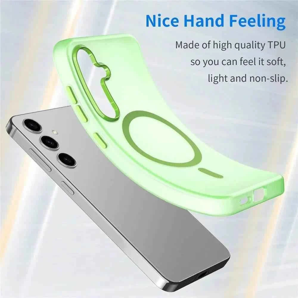 Transparent Samsung Galaxy shockproof case made of high-quality TPU for a soft, light, and non-slip grip